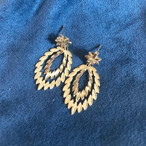 Vintage 14k gold leaf design earrings